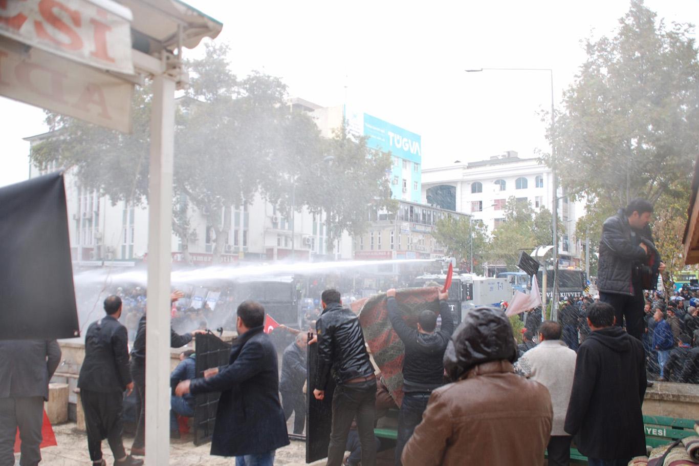 Tütün üreticilerine polis müdahalesi
